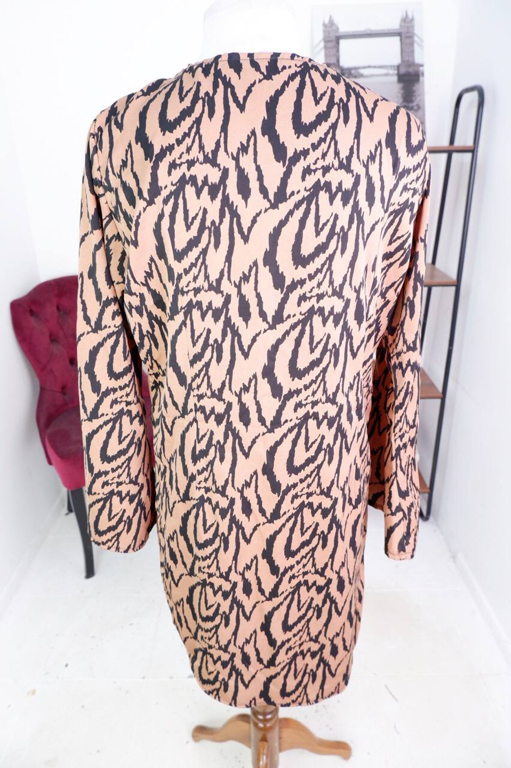 Платье для стильных городских прогулок, визуально на 48 размер