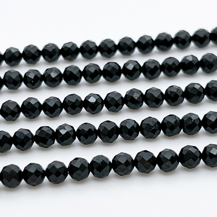 Шерл граненый бусины (черный турмалин), диаметр около 4,2 мм, цена за отрезок 19 см (1/2 нити)