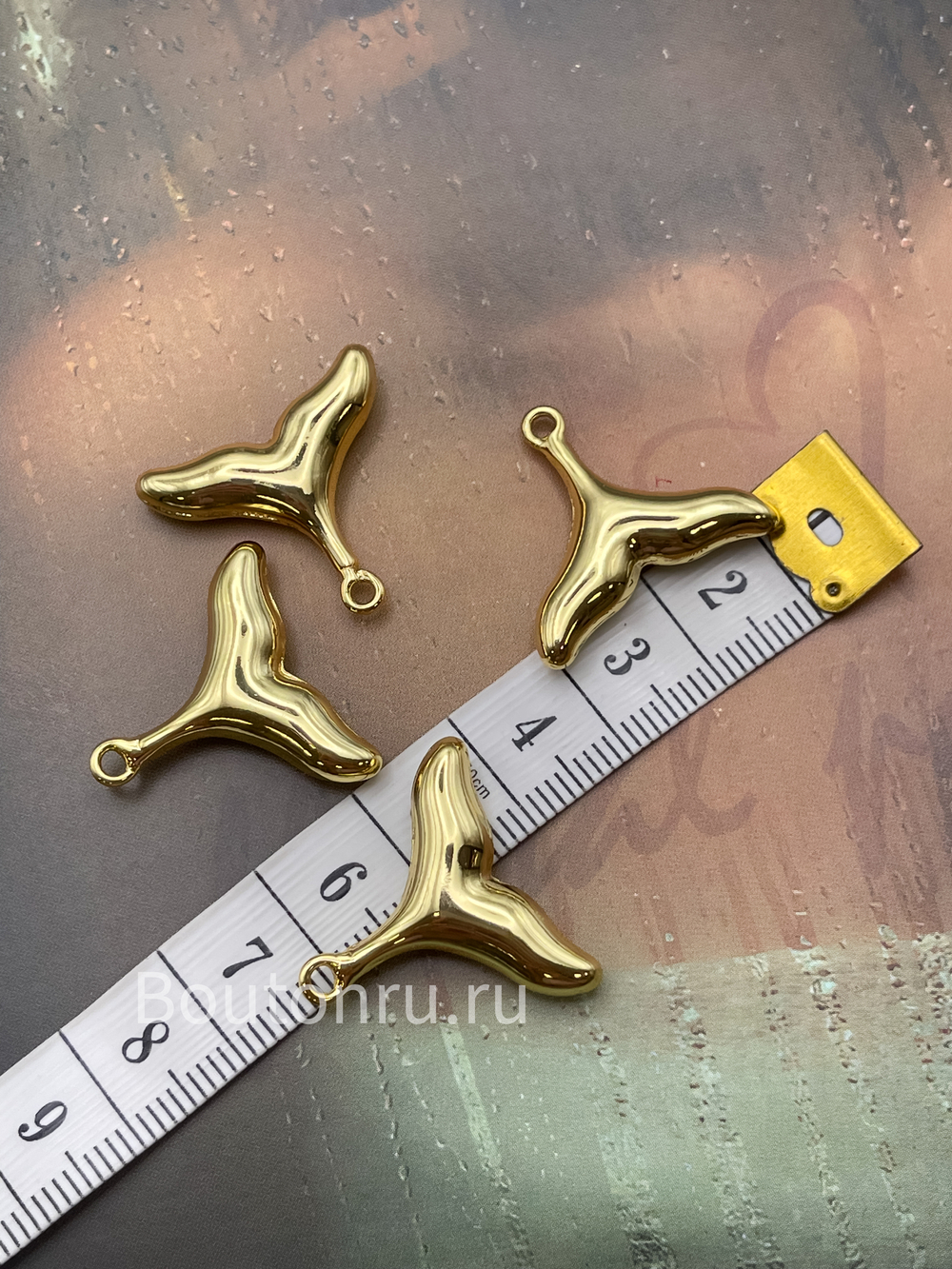 Подвеска "Хвост Кита" золотистая 21х23,5мм