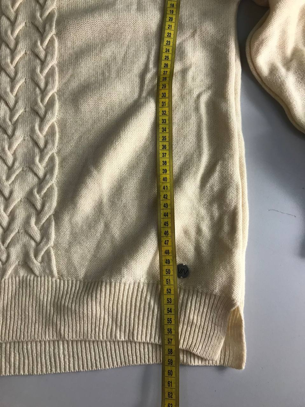 Джемпер Very Neat базового оттенка, маркировка М, визуально на 46 размер