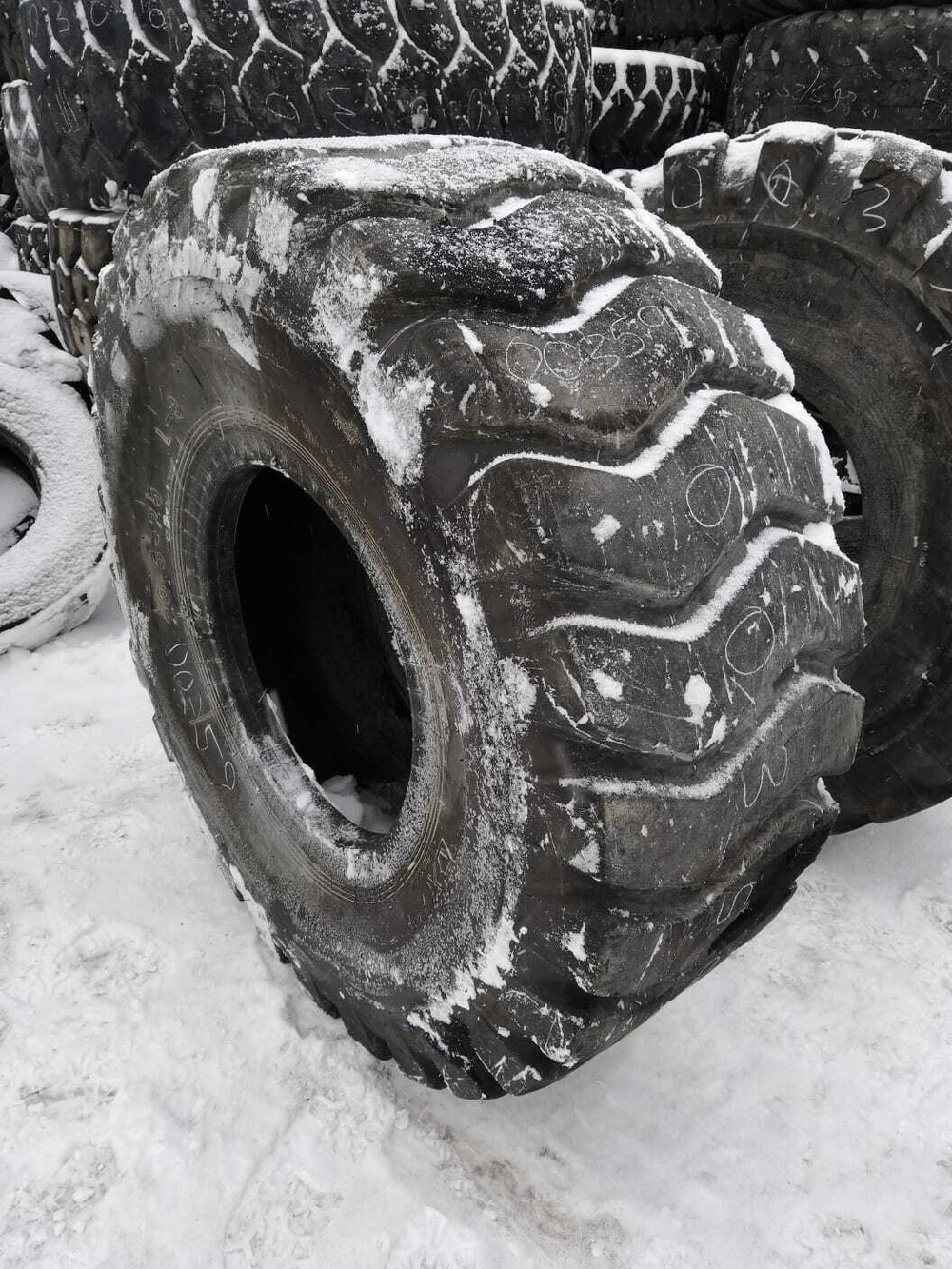 23.5-25 XCMG E3-L3 шина б/у