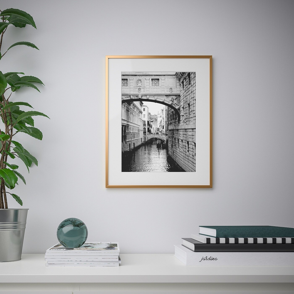 IKEA LOMVIKEN  (ИКЕА ЛОМВИКЕН)  -  Рамка, цвет золота, 40x50 см