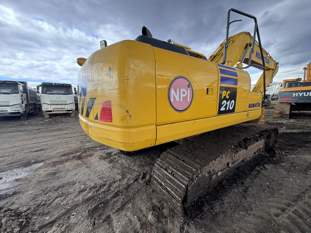 KOMATSU PC 210 Экскаватор PC210-10M0 (Дизельный, 6,7 л, 167 л.с., АТ)
