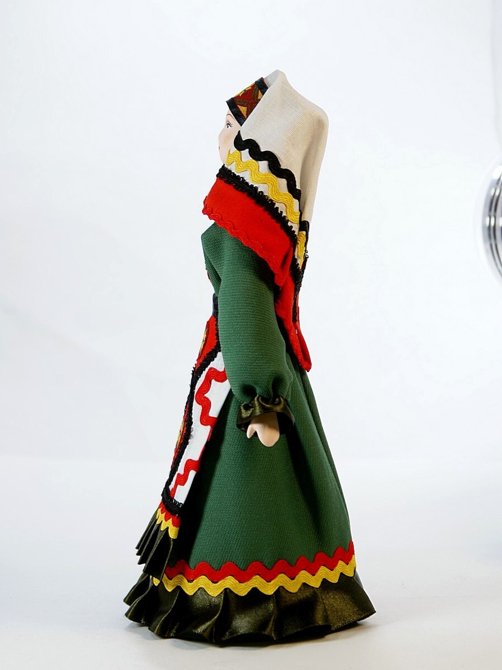 Кукла фарфоровая коллекционная Удмуртка, Вятская губерния