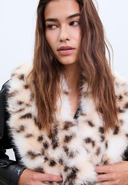 STRADIVARIUS Шарф из искусственного меха, черный