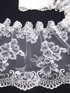 05-87 Вышивка на эласт. сетке 26 см, айвори 004