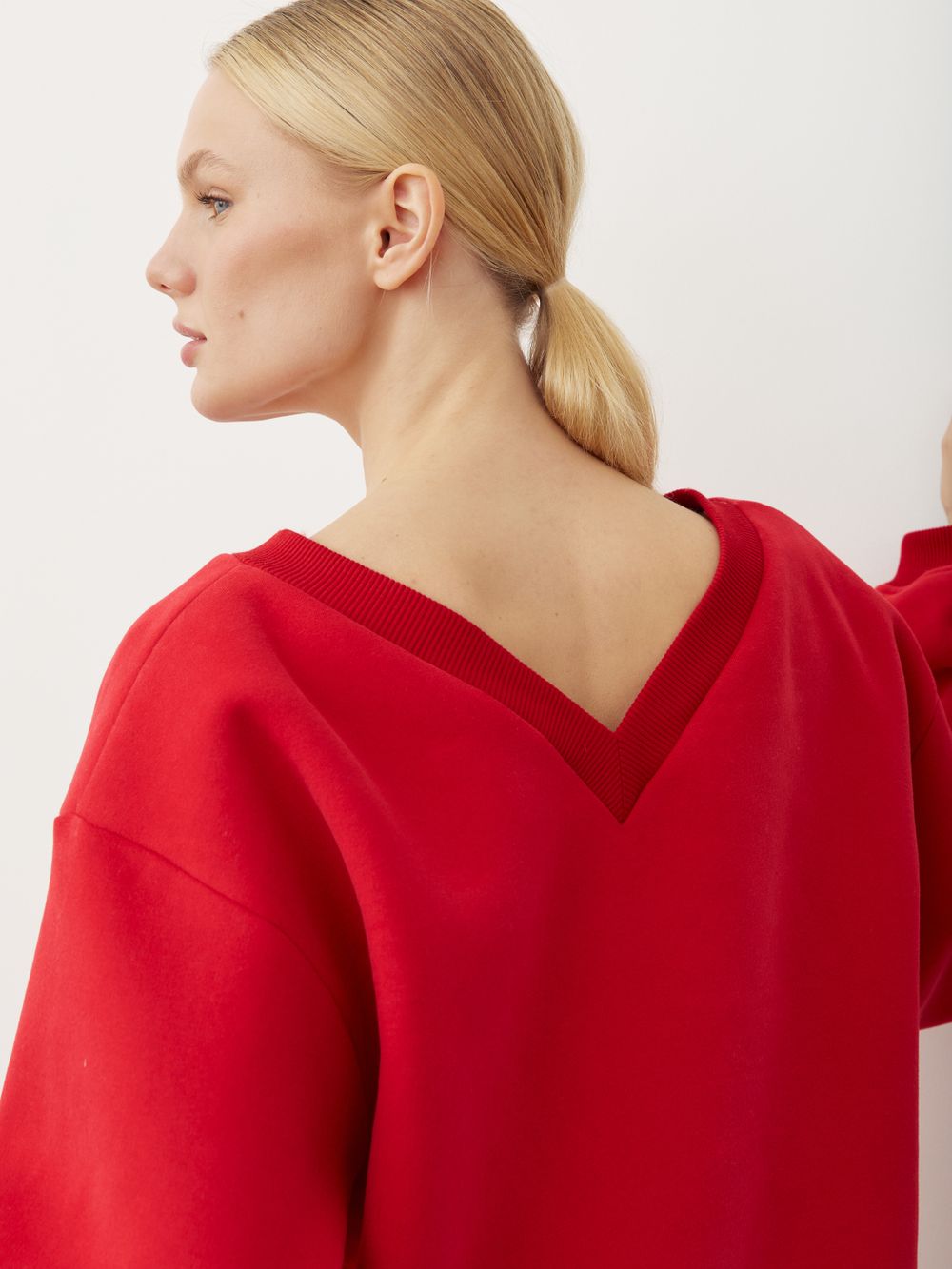 СВИТШОТ С V-ВЫРЕЗОМ КРАСНЫЙ