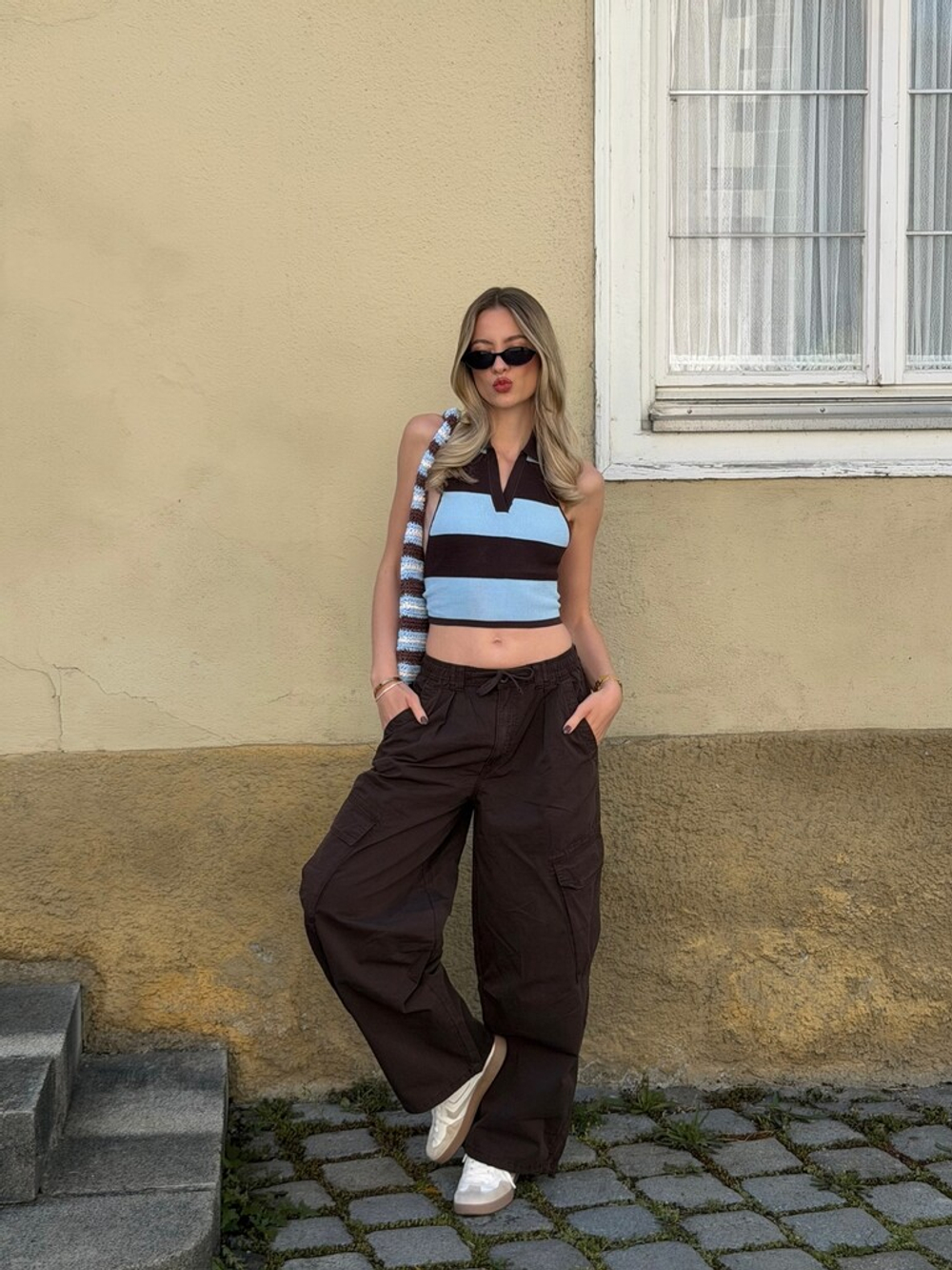 BERSHKA Сумка из рафии, светло-голубой