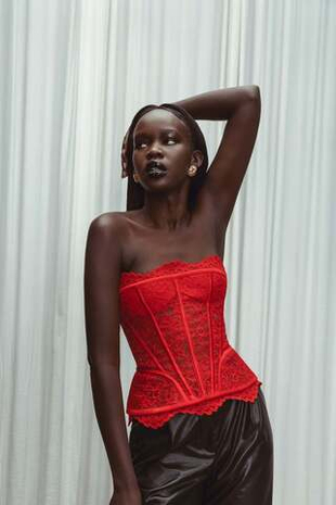 Удлиненный корсетный топ из кружева