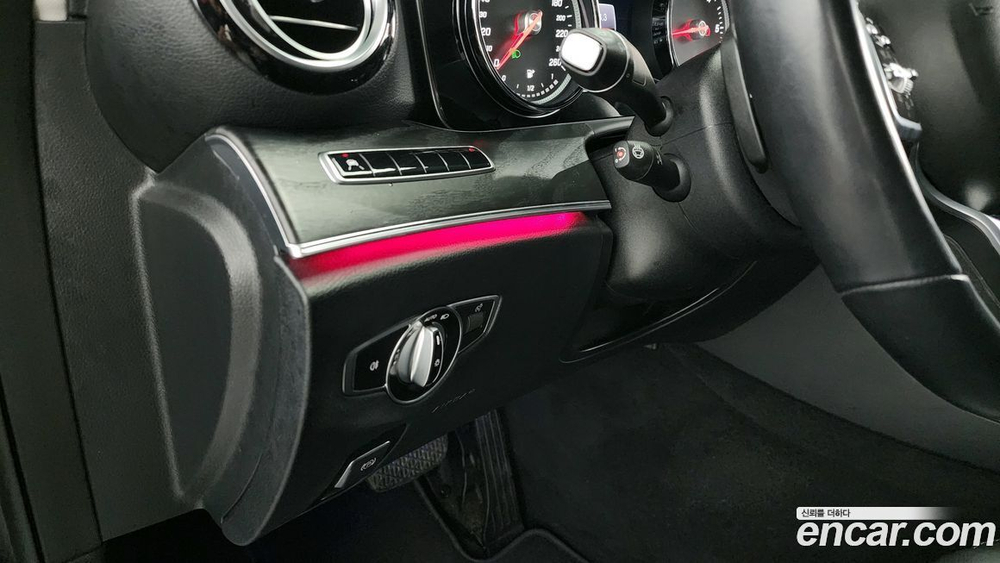 Mercedes-Benz E-Class W213 E220d Avangarde (10.2019)
