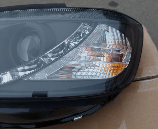 Передние фары daylight black для Opel Zafira A