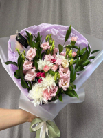 Букет из Эустом, Рваных Хризантем, Кустовых Роз и Кустовых Диантусов