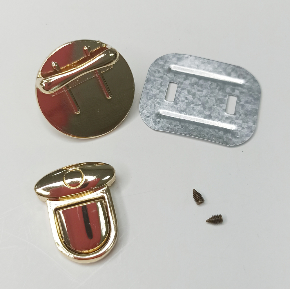 Замок защелка на винтах 30*35 Золото