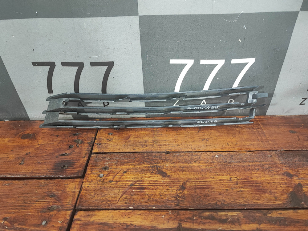 Решетка бампера правая Range Rover 4 (L405) 12-17 Б/У Оригинал LR044732