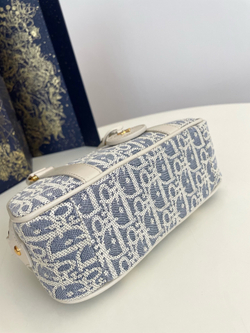Christian Dior D-Vibe East-West Nano Bag 20 cm