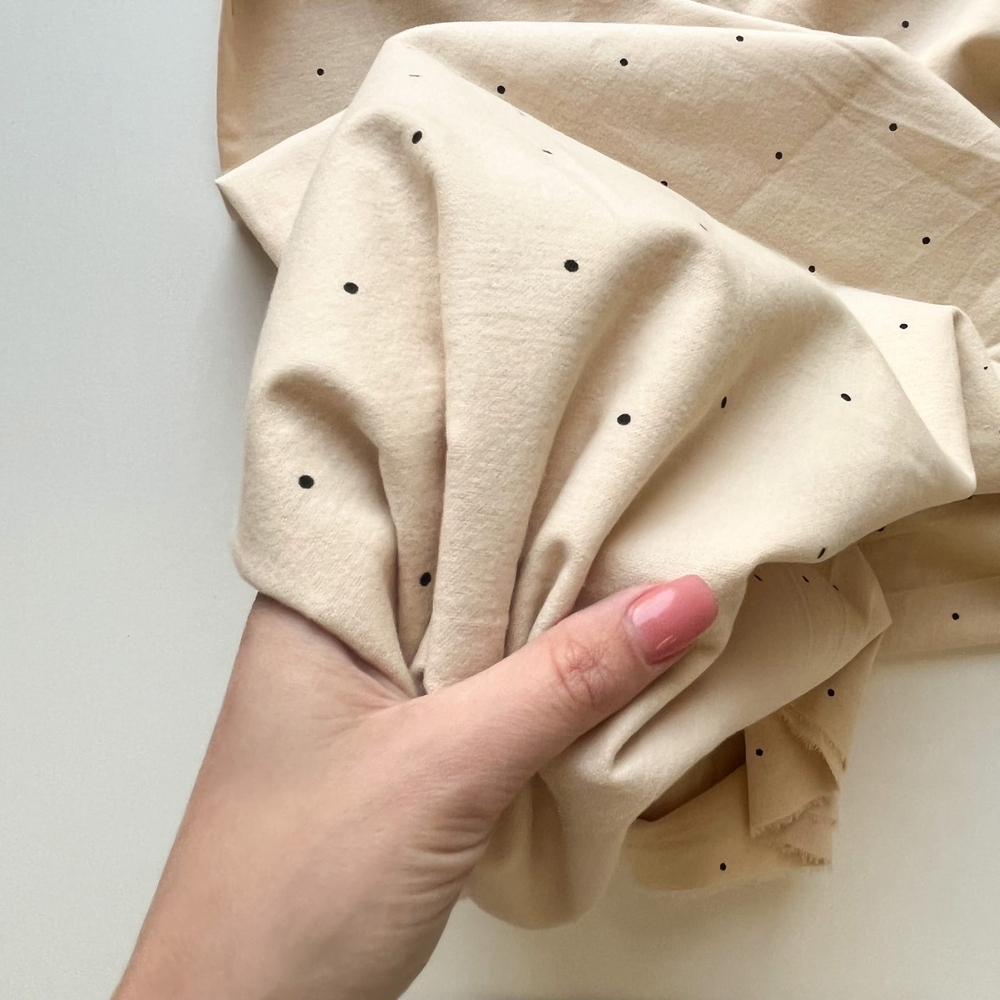 Фланель Редкий горошек на светло-бежевом фоне