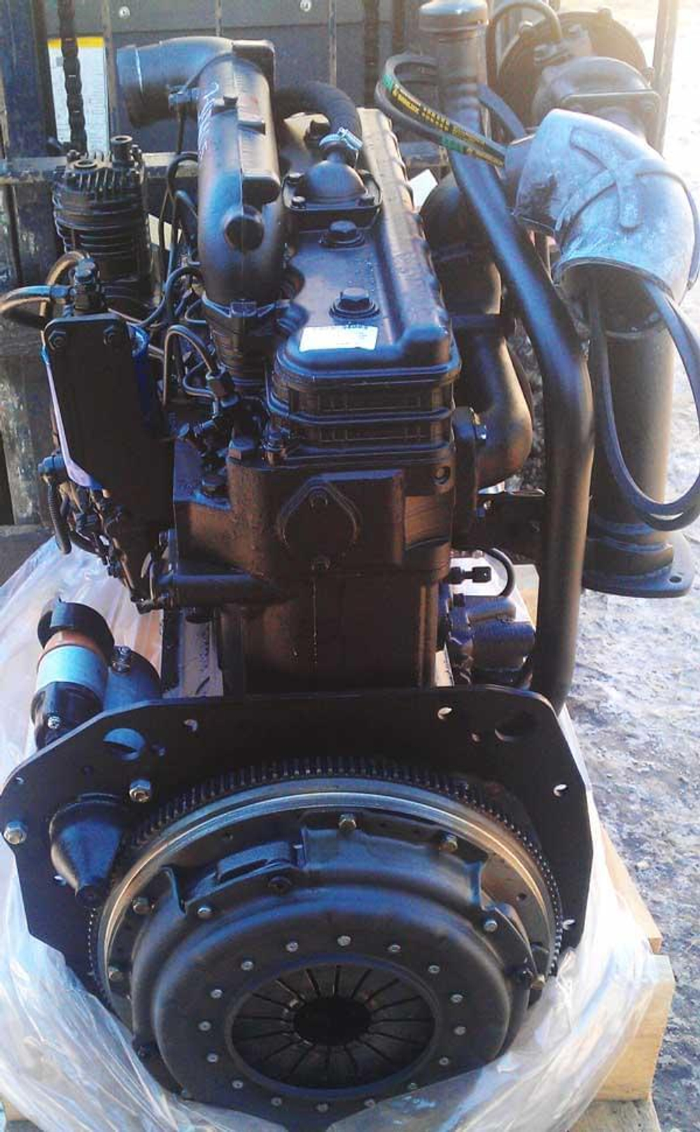 Двигатель Д245.9Е2-1573 вид сзади, сцепление лепестковое