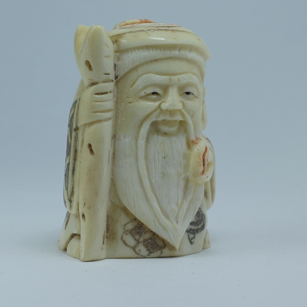 Нэцкэ Шоусин с посохом и персиком