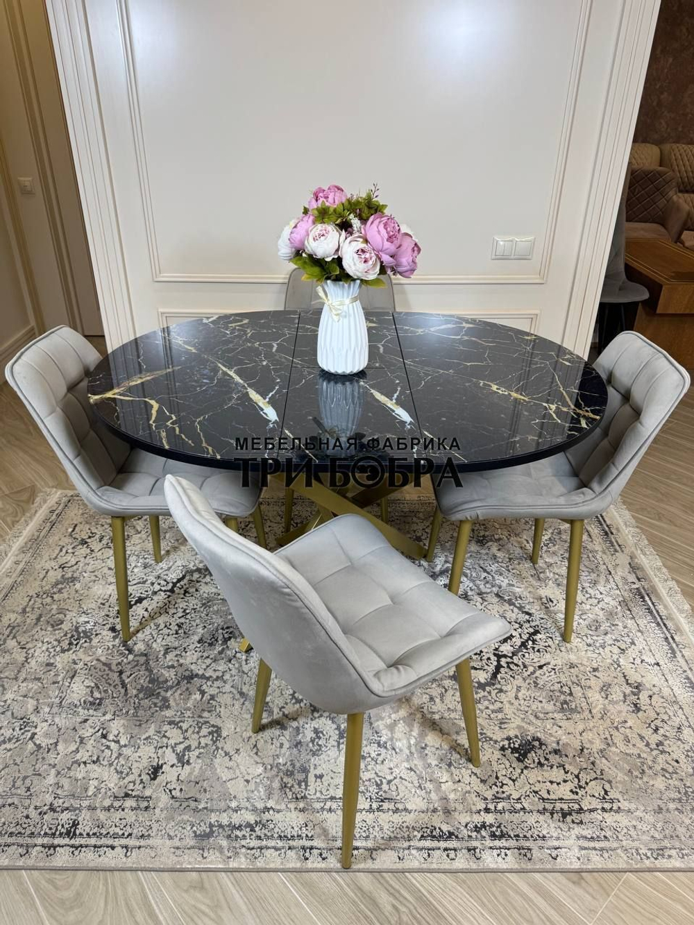 Круглый раздвижной стол "Черный мрамор", и стулья "Бостон" серый