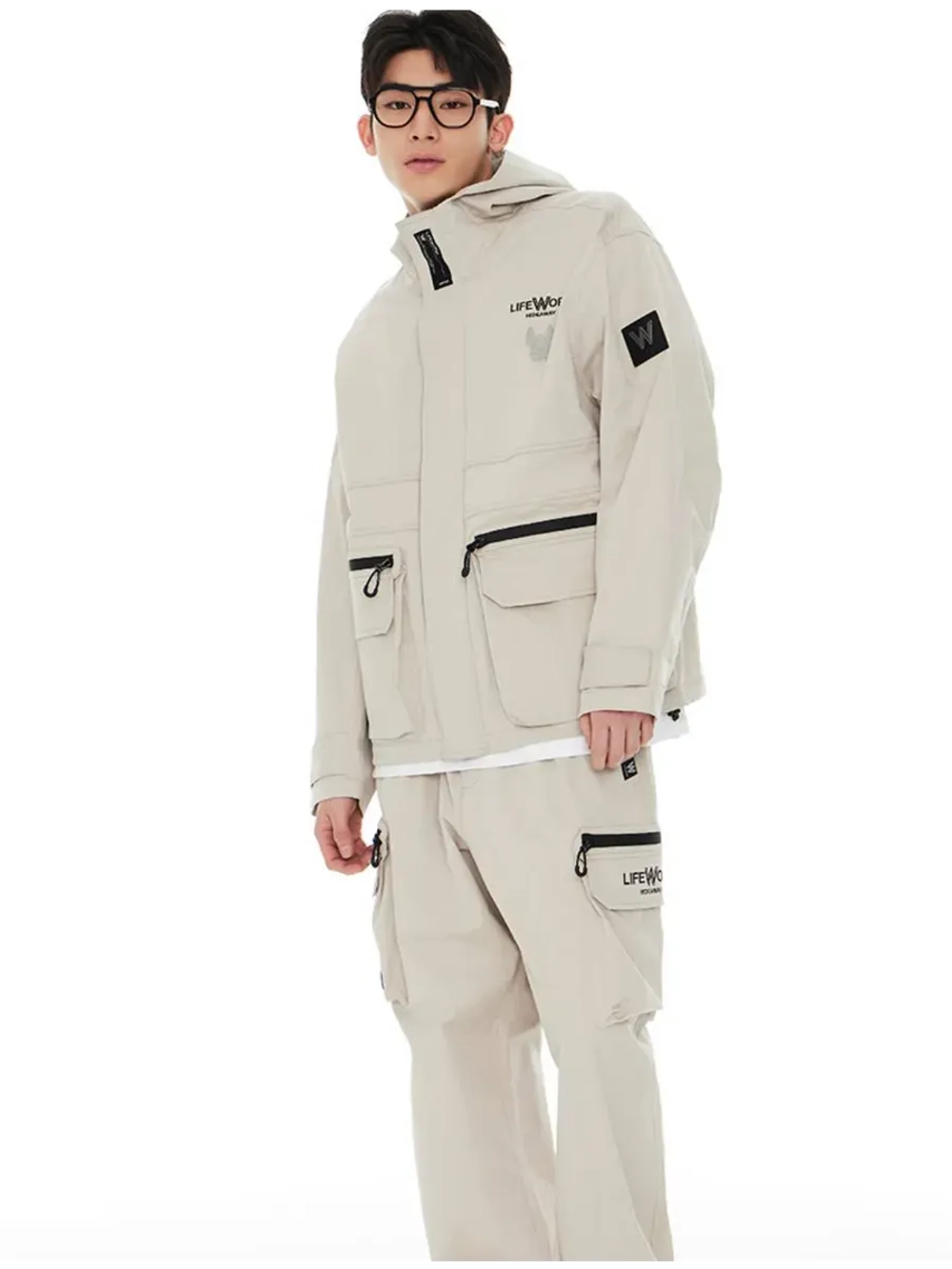 Куртка с капюшоном и карманами