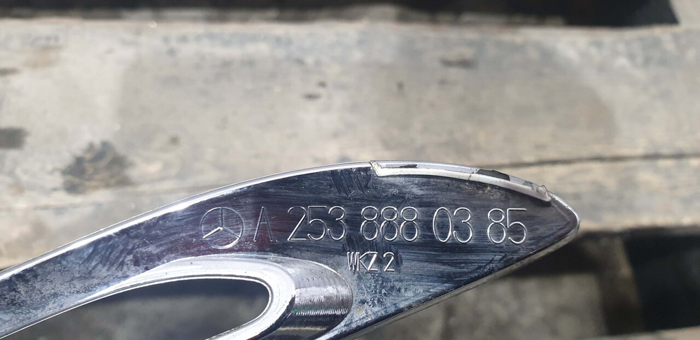 Молдинг решетки радиатора Mercedes GLC (X253) 15-19 Б/У Оригинал A2538880385