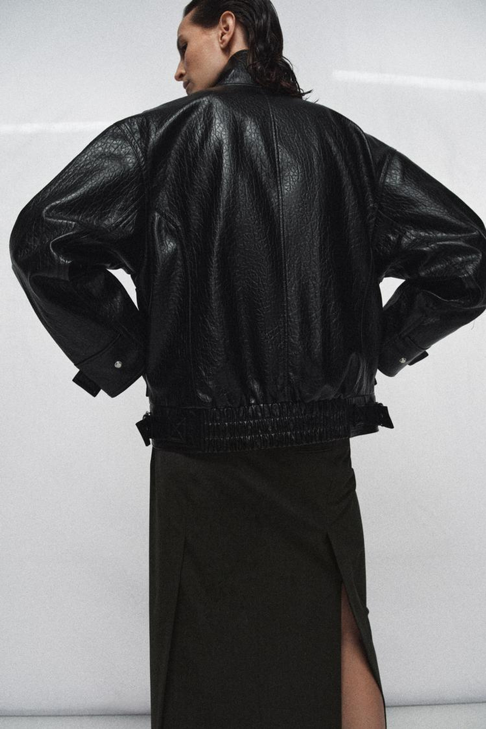 ZARA ТРЕУГОЛЬНЫЙ РЕМЕНЬ-ПЛАТОК ИЗ 100% КОЖИ С БАХРОМОЙ, ЧЕРНЫЙ