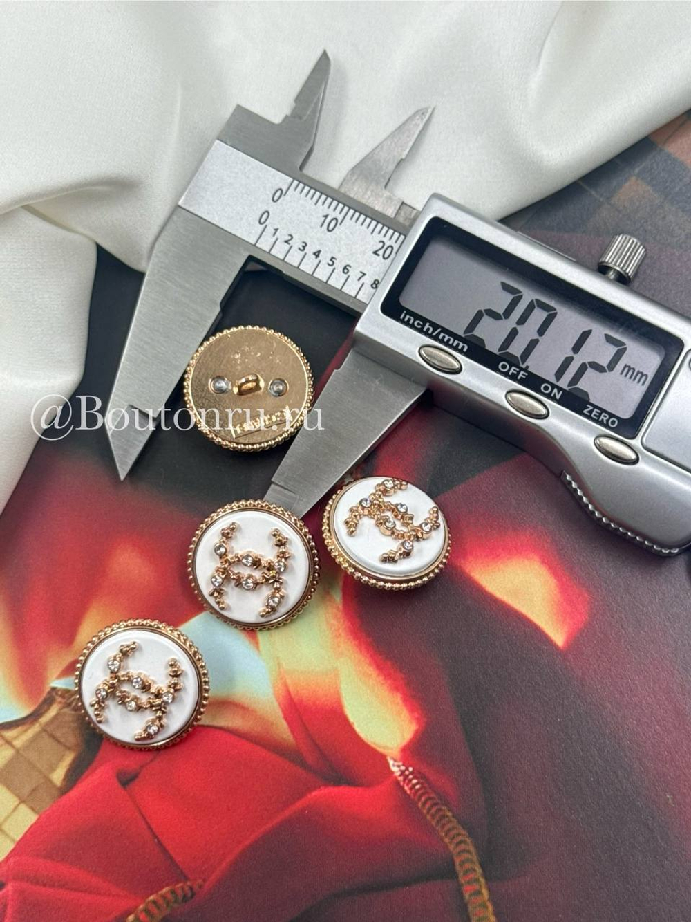 Пуговицы Шан. Белые золото 20 мм матовые
