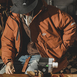 Пуховик мужской зимний 90% белого утиного пуха,с капюшоном и накладными карманами.