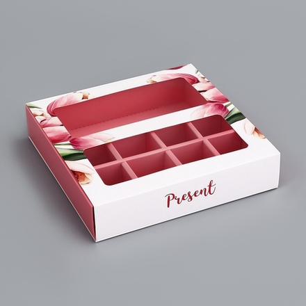 Коробка для 8 конфет + шоколад, с окном «Презент», 17.7×17.8×3.8 см Кондитерская упаковка