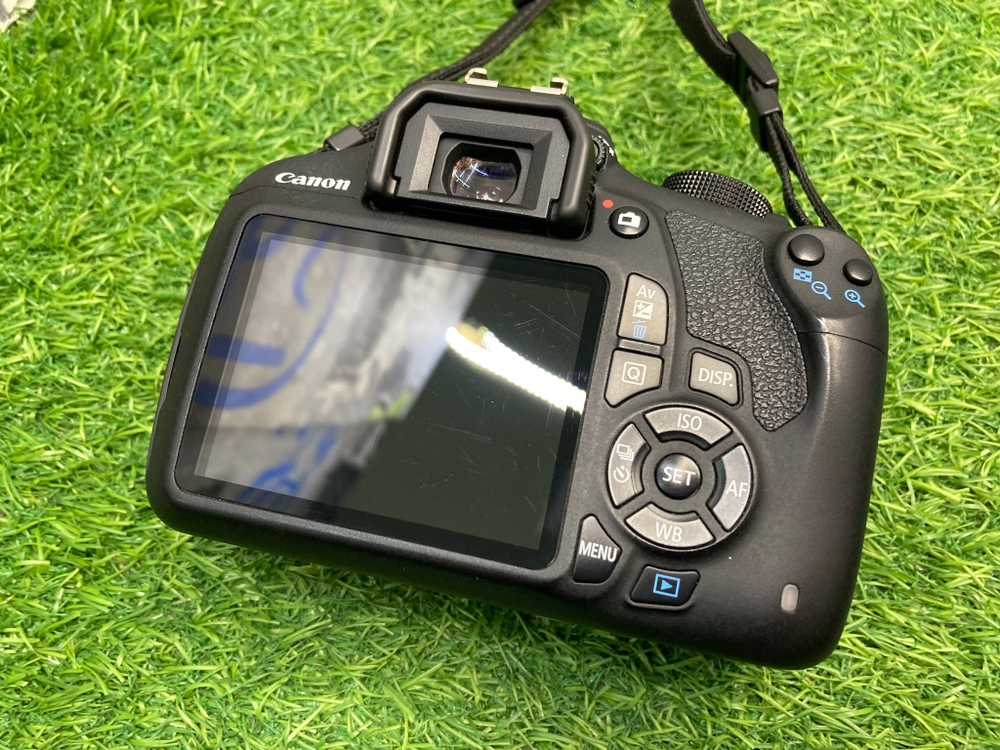 Canon 1200D kit 18-55mm IS II 26.300 кадров