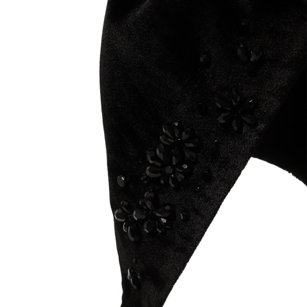 Бархатный чепчик с черным декором