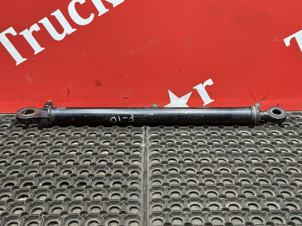 Цилиндр подъема кабины левый 2022г.