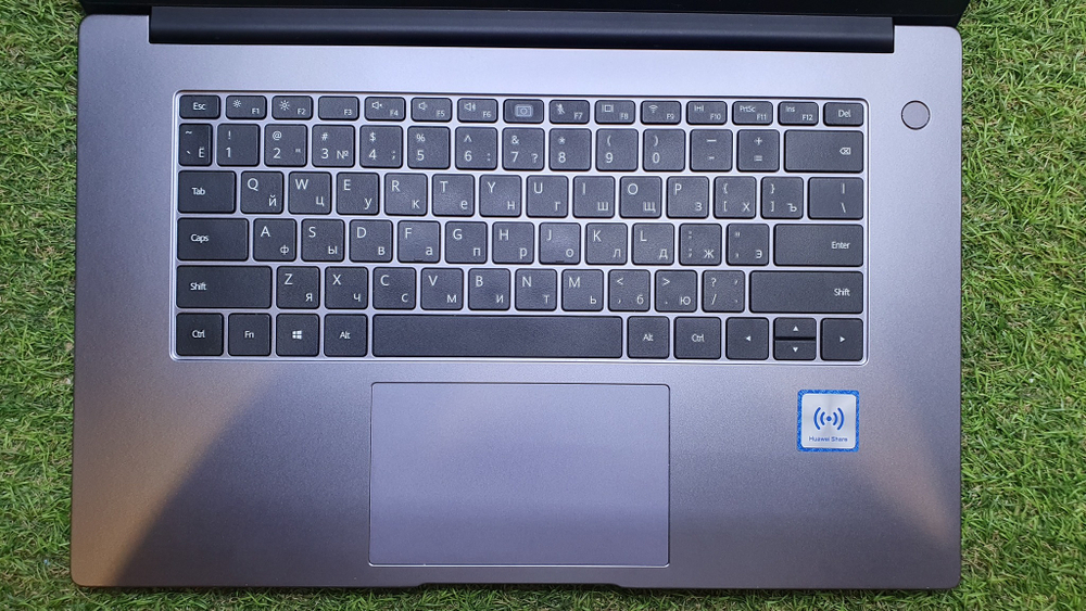 Ноутбук Huawei Ryzen 5/8Gb/FHD