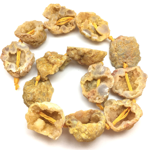 Кварцевая жеода 30-35 мм, бусины