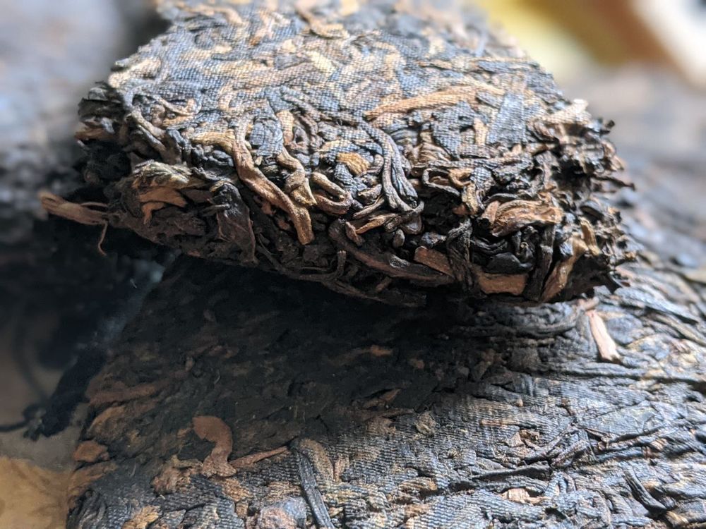 Шу Пуэр "Менхай ГунТин", 2009 г, в разлом