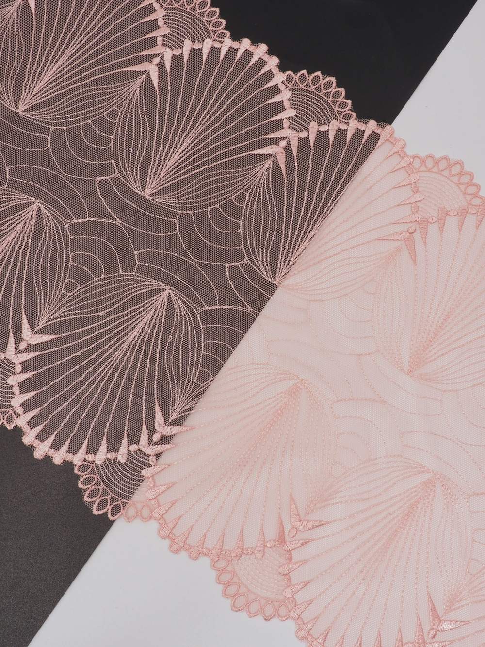 Вышивка на сетке коралловый миндаль неэластичная ширина 24 см