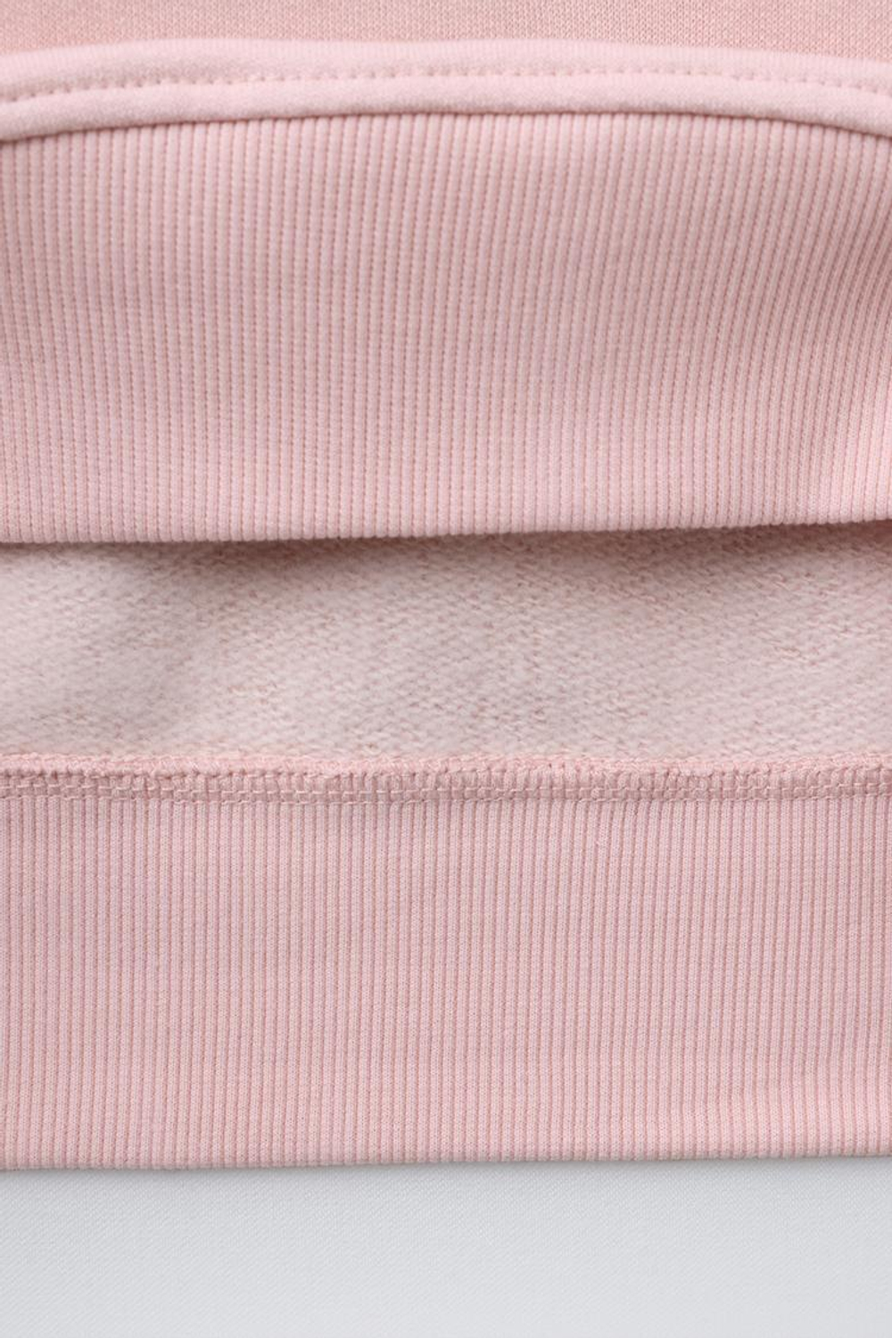 ZARA ТОЛСТОВКА С ЦВЕТОЧНЫМ ТИСНЕНИЕМ, РОЗОВЫЙ