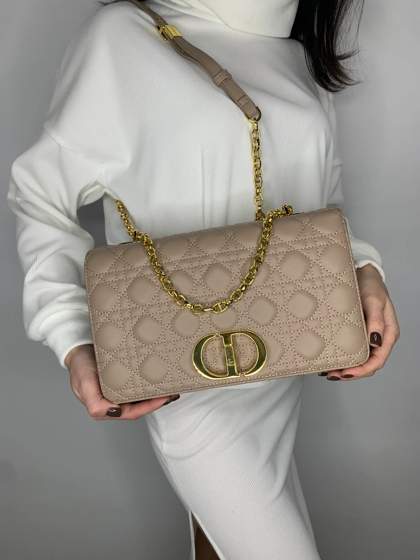 Сумка 30 MONTAIGNE Dior бежевая с цепочкой