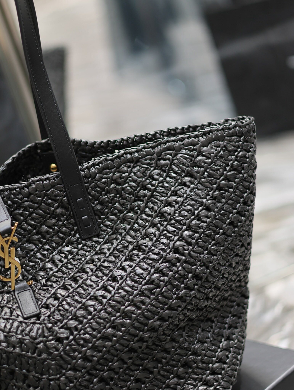Saint Laurent Panier Medium in Raffia