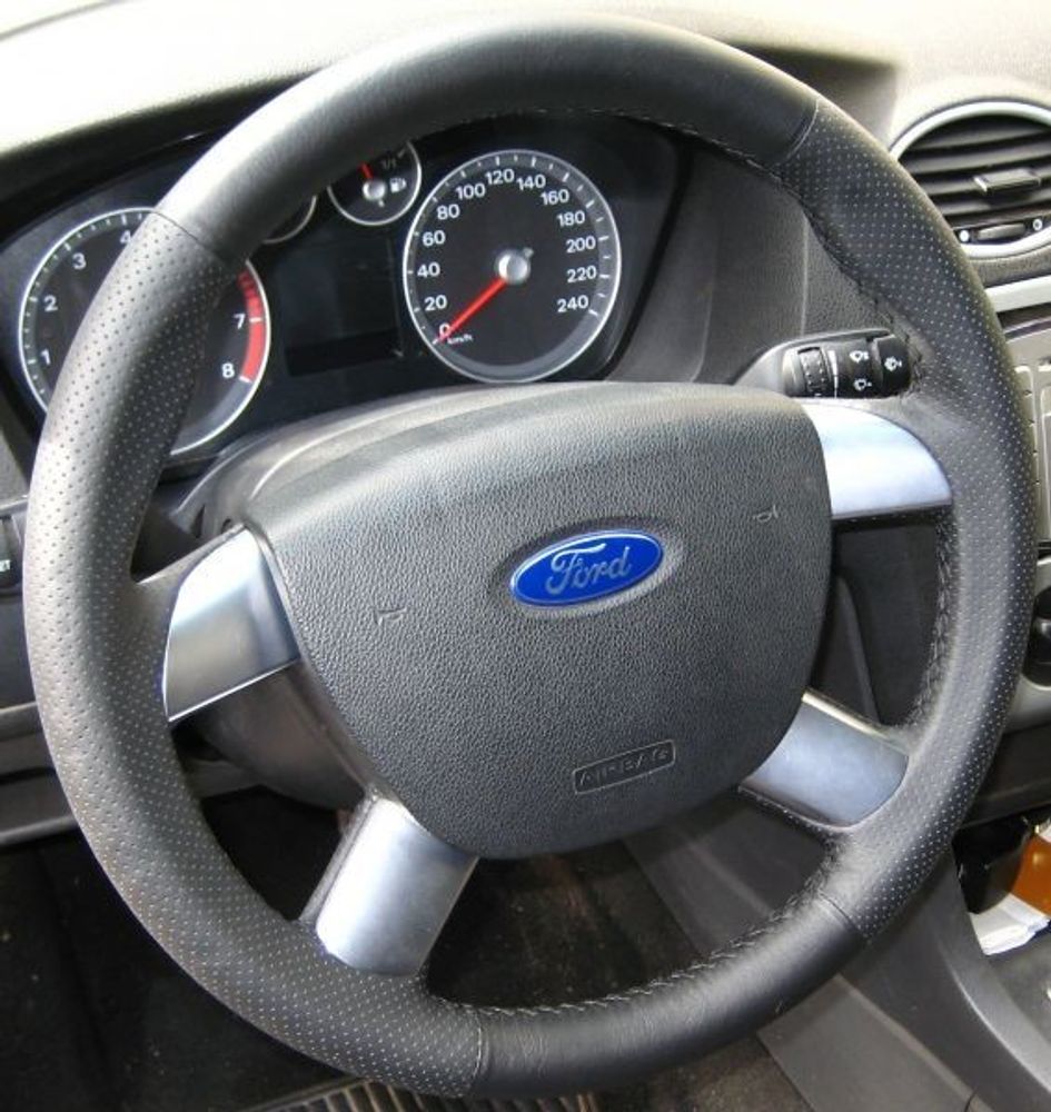 Кожаная накладка на руль Ford Focus II (C307) 2005-2011, Ford C-MAX I (DM2) 2007-2010, Ford Tourneo Connect (PU2) 2010-2013