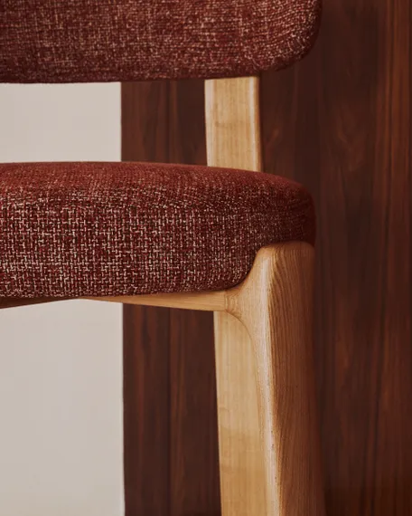 Полубарный стул Granite из терракотовой синели и ясеня с натуральной отделкой 65 см