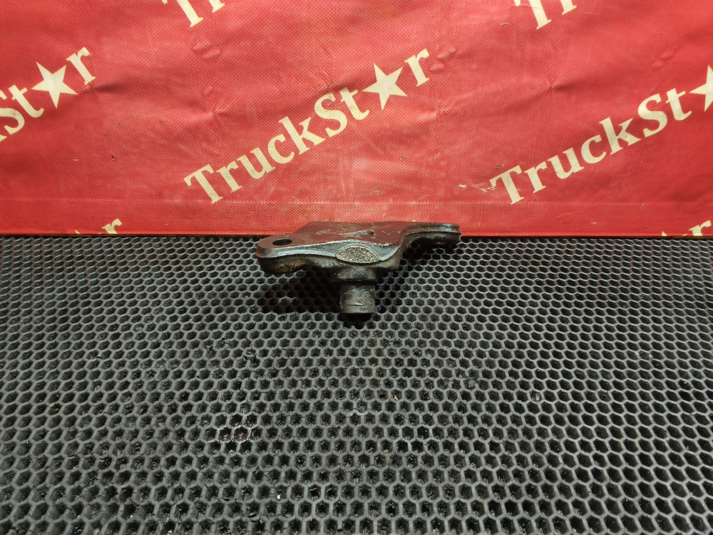 Кронштейн цилиндра подъема кабины