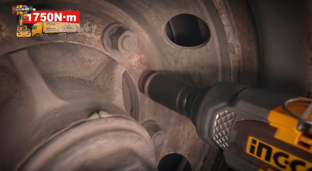 Аккумуляторный бесщеточный ударный гайковерт INGCO CIWLI201751 INDUSTRIAL 20 В 1/2" 1750 Нм / 2100 Нм