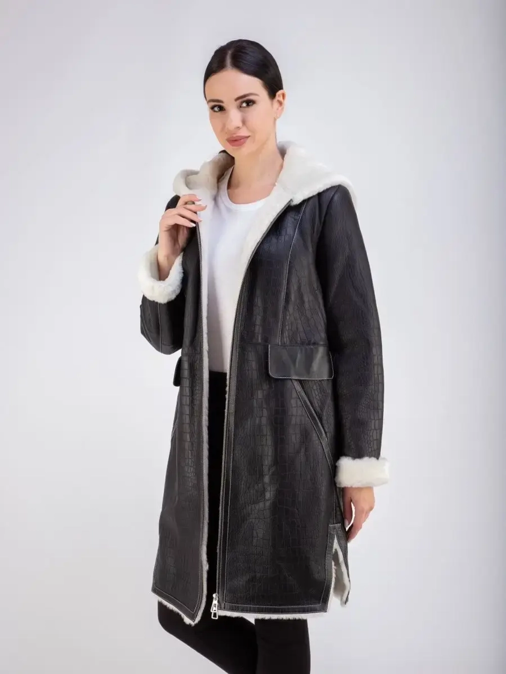 Дубленка зимняя натуральная с капюшоном