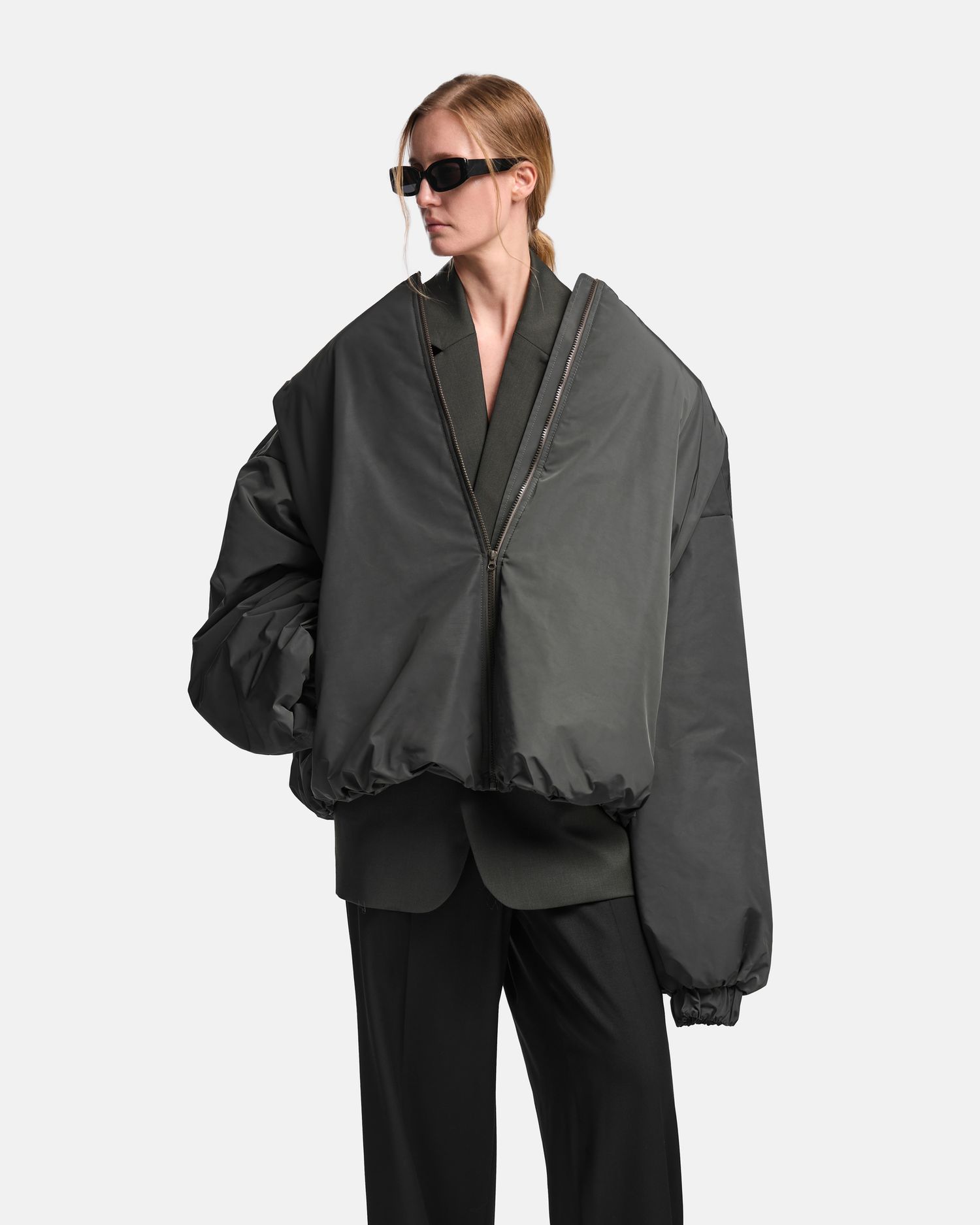 Бомбер D-силуэта из плащевки