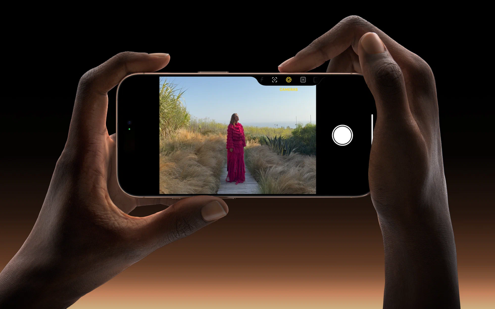 Смартфон Apple iPhone 16 Pro 128 ГБ, Dual: Только eSim, Desert Titanium (пустынный титановый)