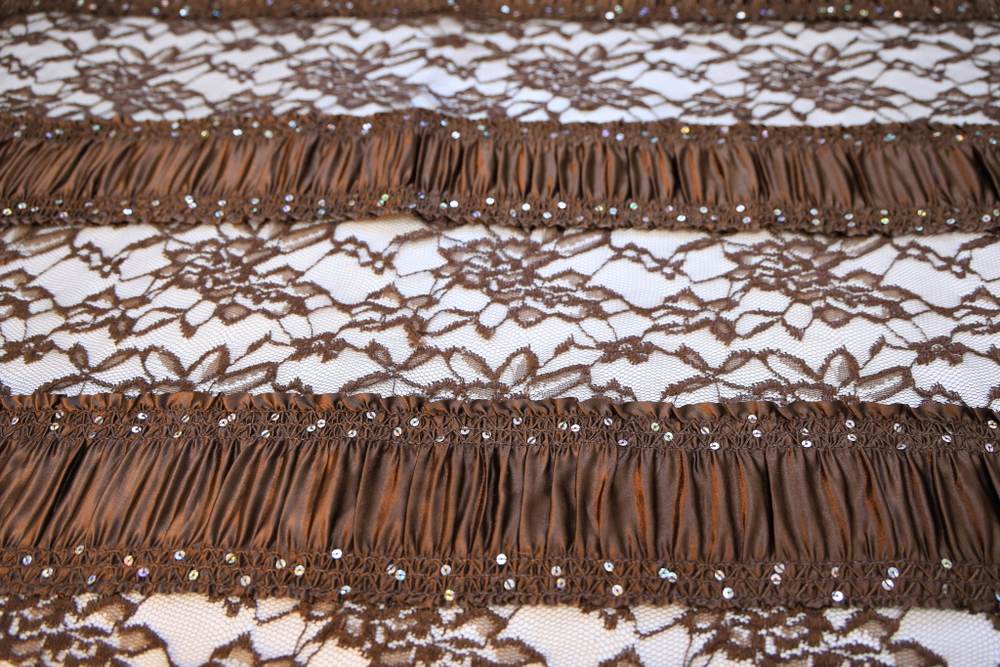 Гипюр атлас пайетки коричневый