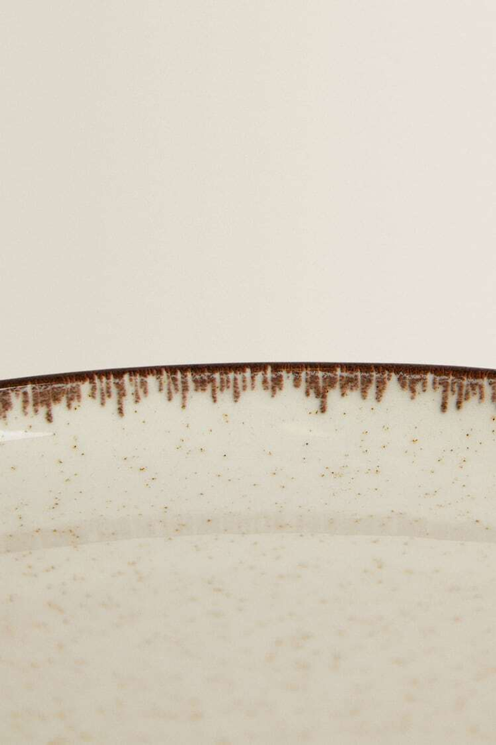 ZARA HOME ФАРФОРОВАЯ ОБЕДЕННАЯ ТАРЕЛКА С ОБОДКОМ ПОД СТАРИНУ, ЭКРЮ