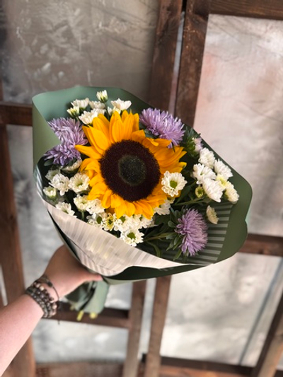 Букет с подсолнухом