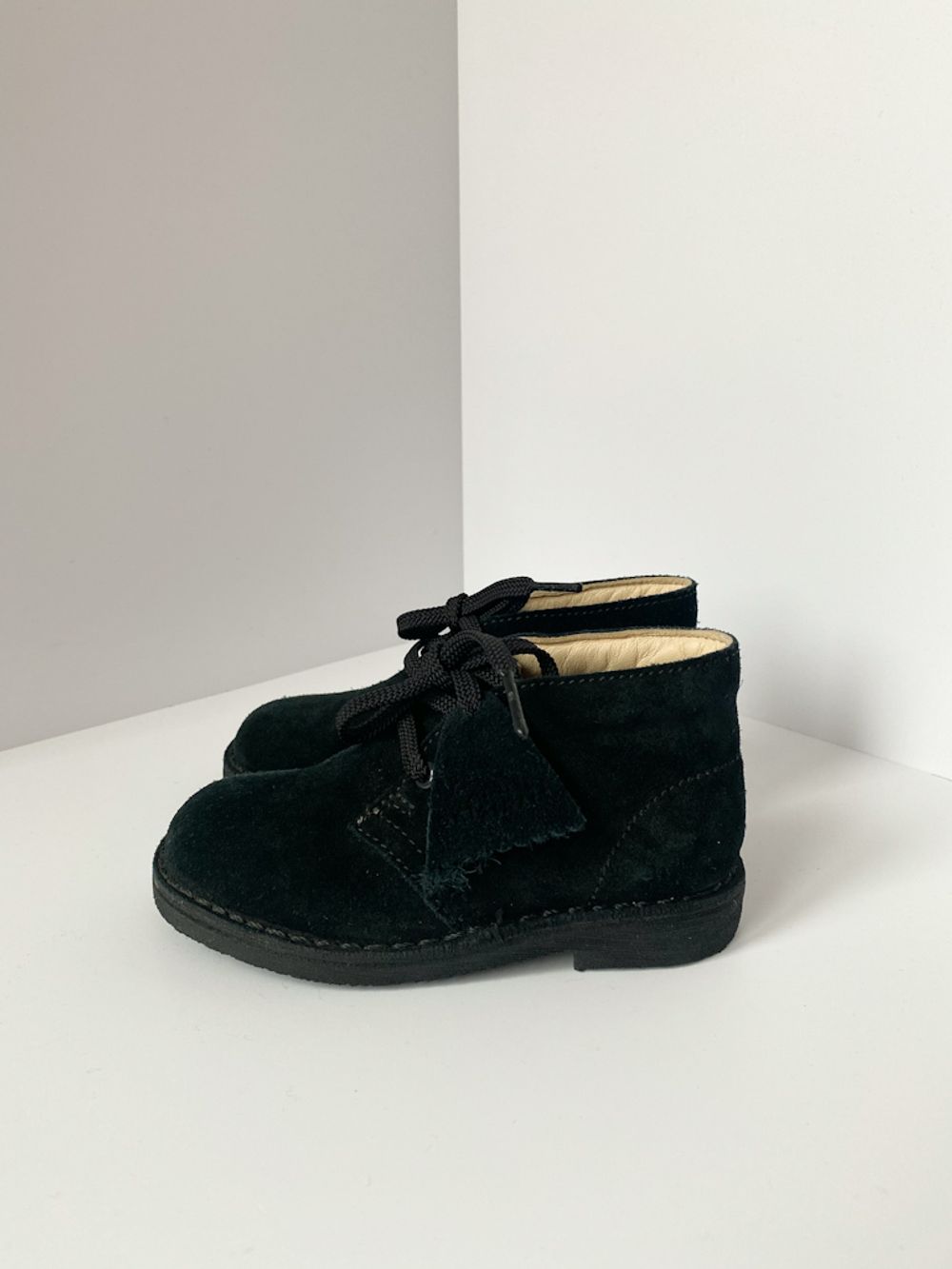 Новые замшевые ботинки Clarks, 25